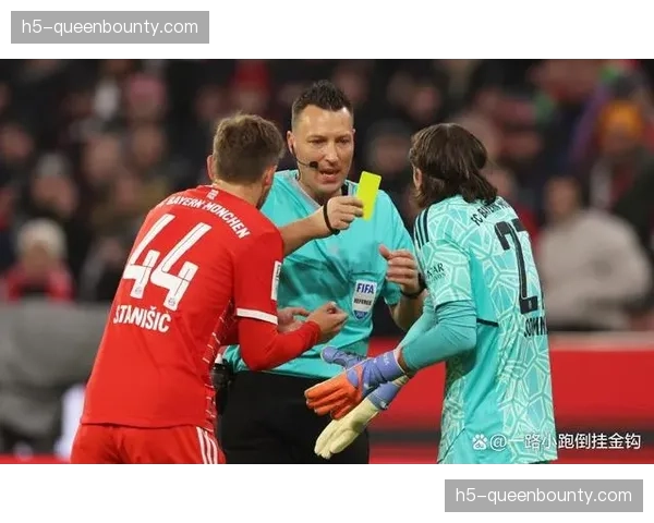 拜仁训练课曝光：新援中卫首次参与“弹性区域防守（Elastic Zonal）”专项演练。