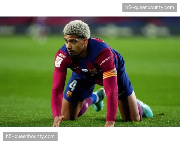 伤病报告：巴萨后卫阿劳霍左腿肌肉不适，将缺席下轮联赛