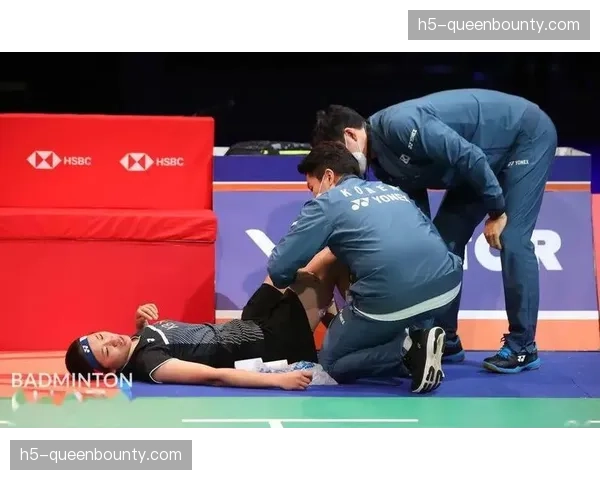 丹麦男双名将阿斯特鲁普接受膝盖手术，预计休战六个月。