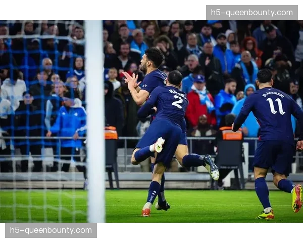 半场战报：巴黎圣日耳曼1-1马赛，拉莫斯头球扳平比分