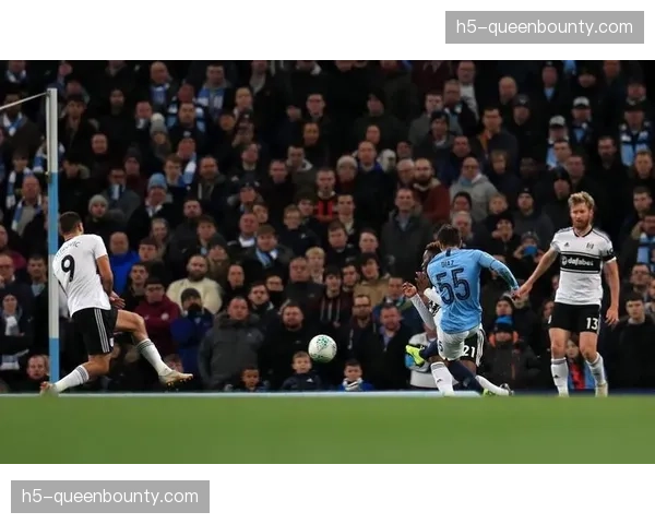 战术板：解析富勒姆如何利用米特罗维奇作为支点发动快速反击